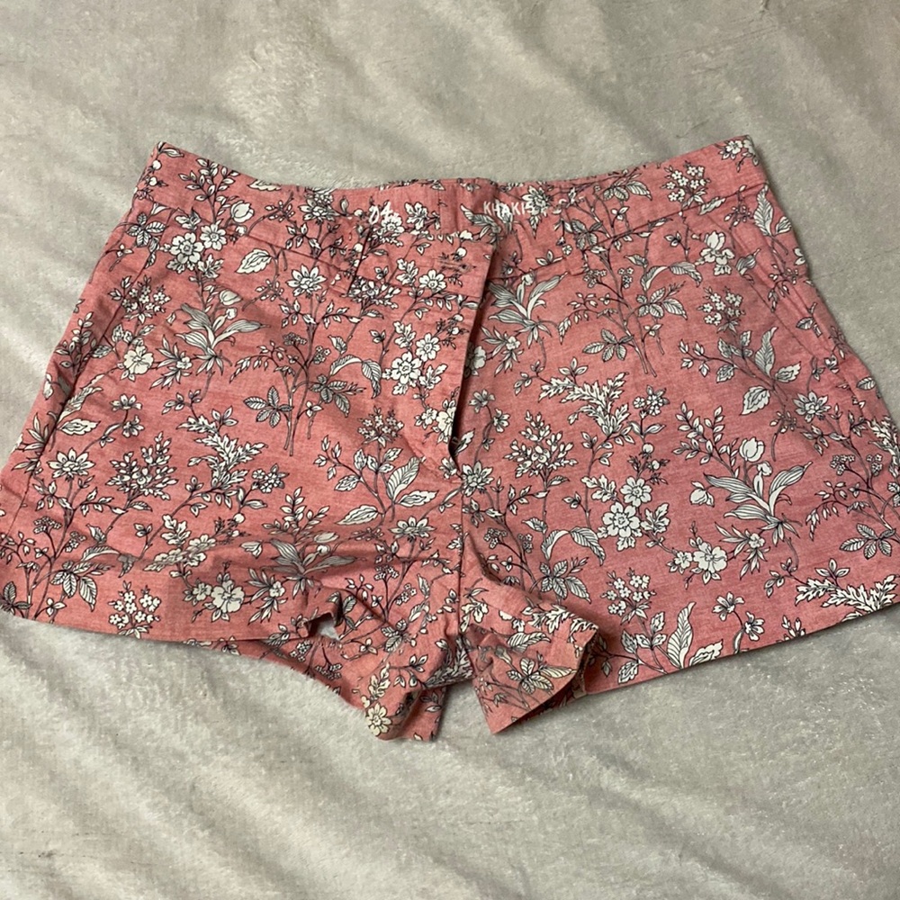 Summer khaki shorts size 4 Regular